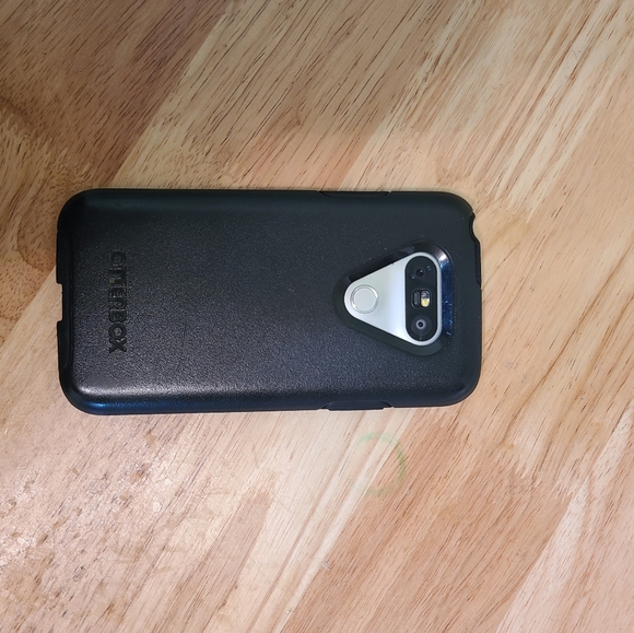Lg g5 cell phone  with otterbox case - Picture 2 of 2